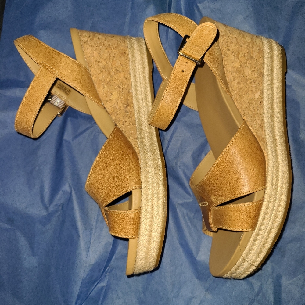 Ugg sandals size 9